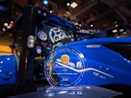 Trator movido a metano produzido em série pela New Holland vence o prêmio Trator Sustentável do Ano