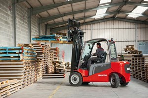 a empilhadeira Manitou ME 450 é voltada para movimentação de cargas em indústrias, pátios abertos dentre outros tipos de aplicações