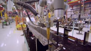 UNIVERSAL ROBOTS IMPLEMENTA UR10e NA FÁBRICA DA MERCEDES-BENZ