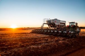 Massey Ferguson apresenta máquinas inteligentes e serviços digitais no Show Rural Digital Coopavel