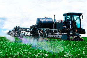 Novo pulverizador autopropelido tem tecnologia avançada em transmissão hidrostática