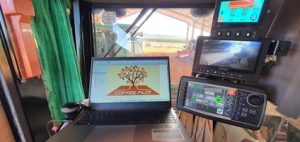 Sistema de piloto automático evita esmagamento de plantas e aumenta eficiência da colheita do café