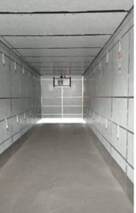 O sistema funciona com placas energizadas colocadas em toda a parte interna do baú do caminhão